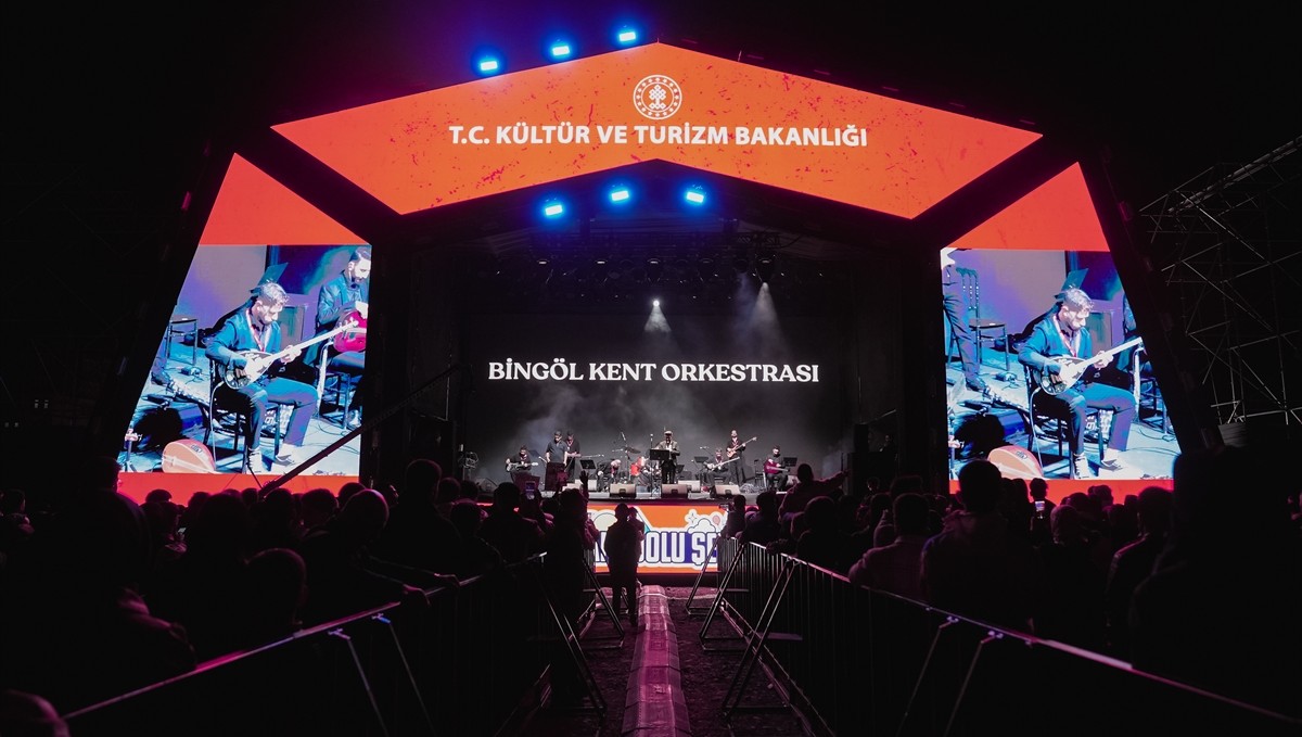 Bingöl'de "Bir Anadolu Şenliği"nde konserler verildi
