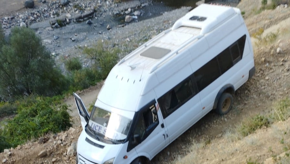 Bingöl'de şarampole devrilen minibüsteki 7 kişi yaralandı