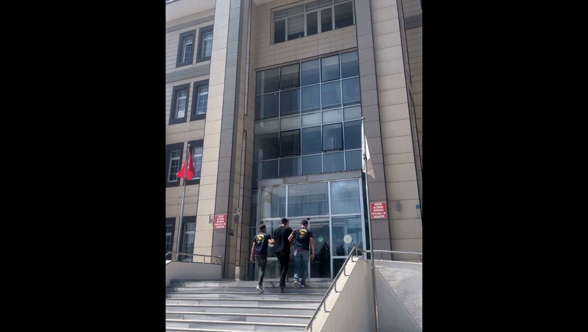 Bitlis'te 5 yıldır aranan zanlı sahte kimlikle yakalandı