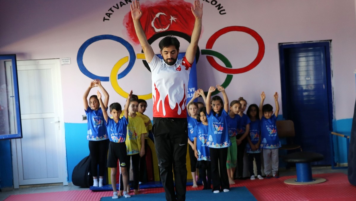 Cimnastiği müzikle buluşturan antrenör geleceğin sporcularını yetiştiriyor