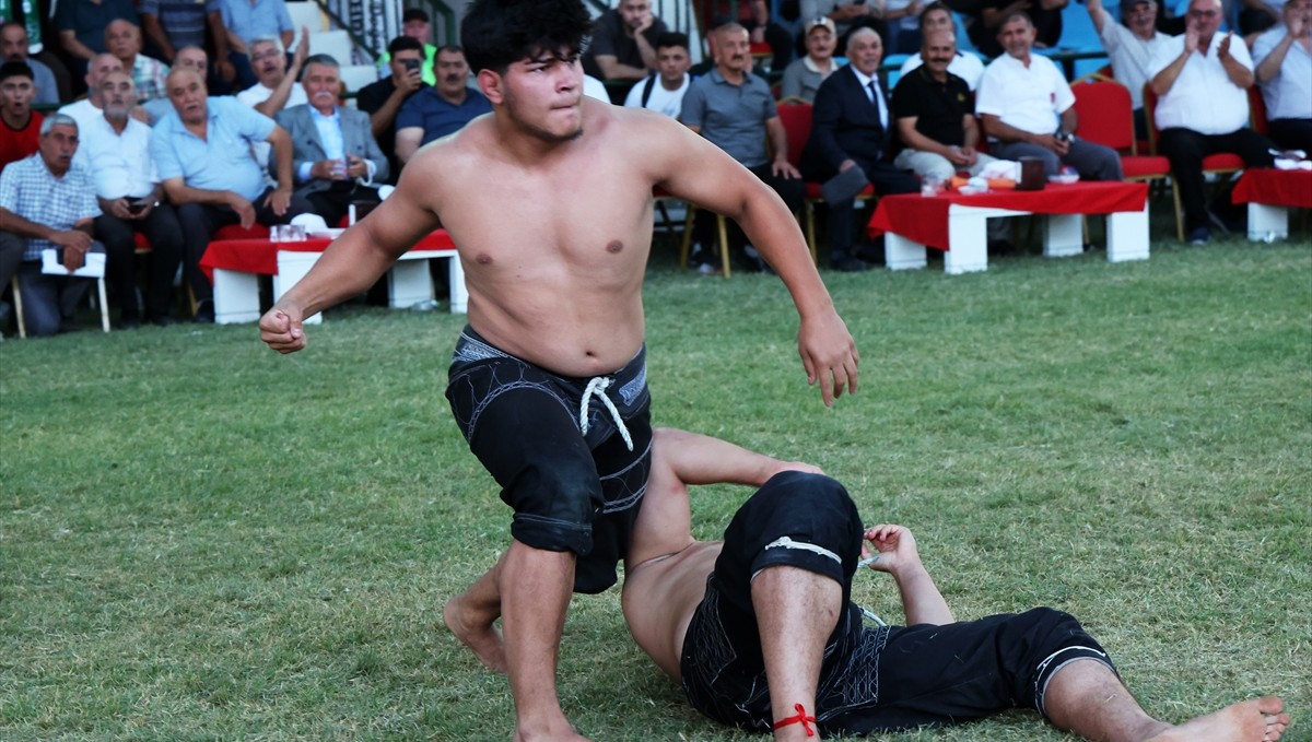 Darende 72. Zengibar Karakucak Güreşleri'nin başpehlivanı Doğan Uzun oldu