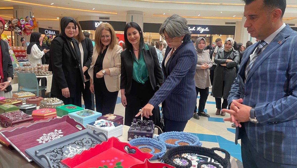 Erzurum'da devlet korumasındaki çocuklar butik pasta ve el sanatları sergisi açtı
