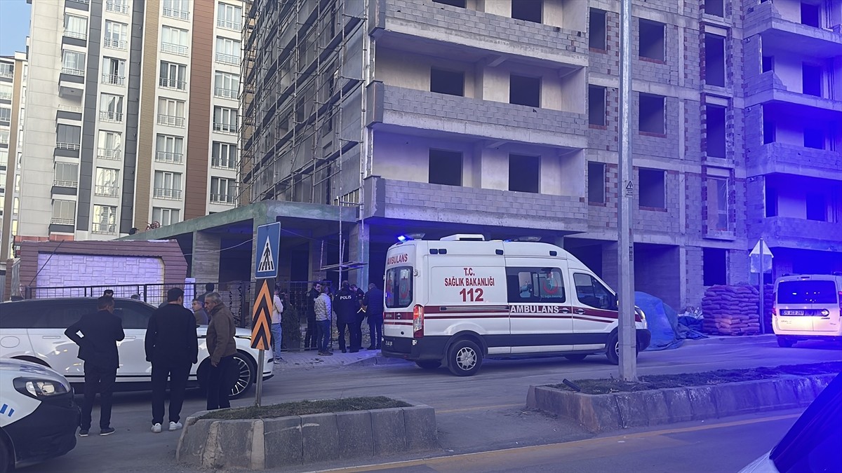 Erzurum'da inşaat halindeki binanın 7. katından düşen işçi öldü
