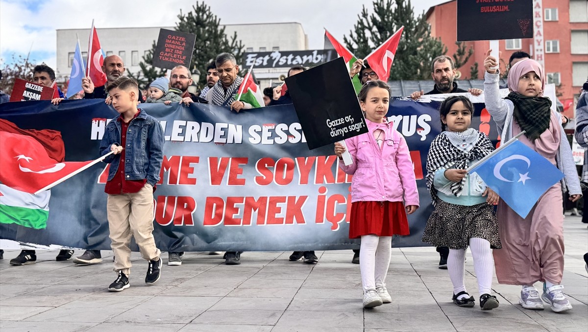 Erzurum'da sağlık çalışanları 97 haftadır Gazze için yürüyor