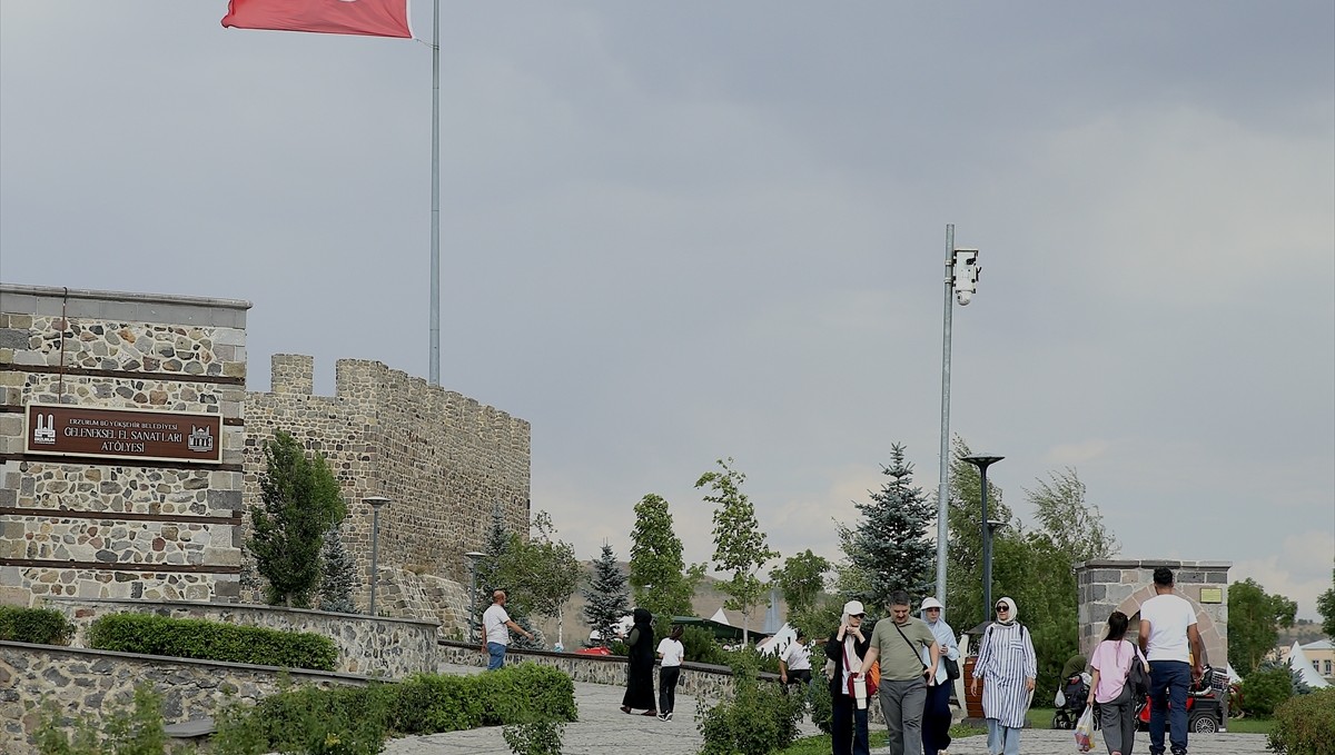 Erzurum'un "başkent" ünvanları ve serinliği yaz turizmini canlandırdı