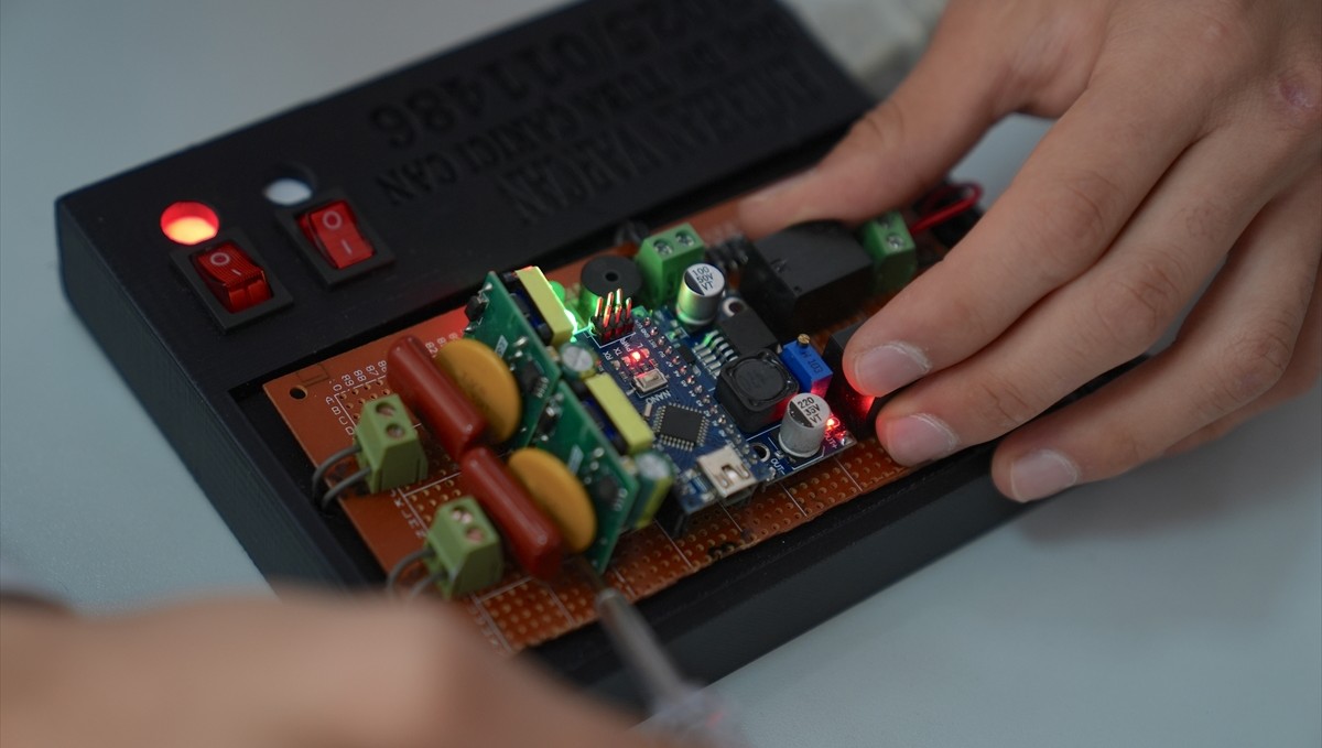 Erzurumlu genç, altyapıdaki elektrik arızasını tespit edecek cihazıyla ödül kazandı