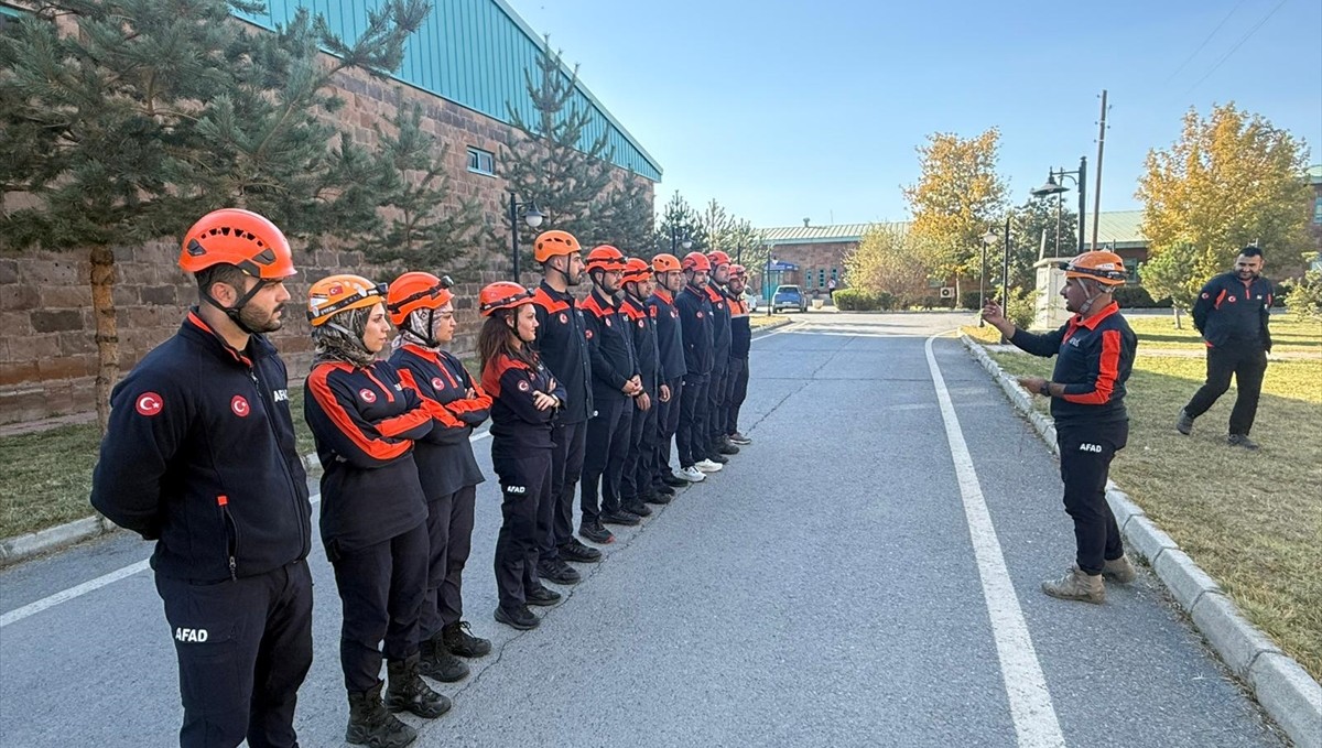 Göreve yeni başlayan 40 AFAD teknikeri Van'da eğitim görüyor