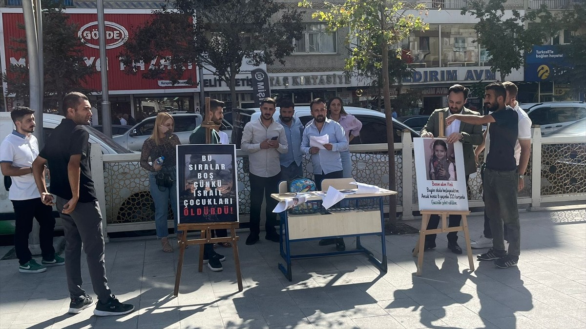 Hakkari'de "Boş Sıralar" etkinliğiyle Gazzeli çocuklar anıldı