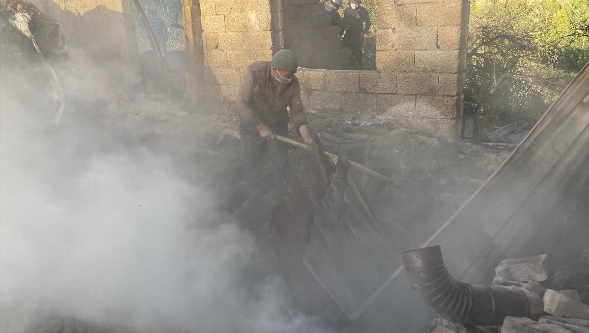 Hizan'da evde çıkan yangın söndürüldü