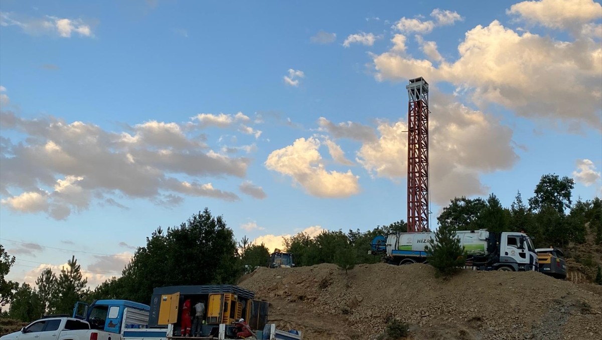 Hizan'da içme suyu için sondaj çalışmaları sürüyor