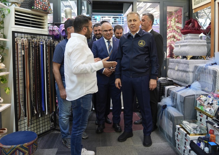 çay vatandaşlarla Yerlikaya, Ağrı