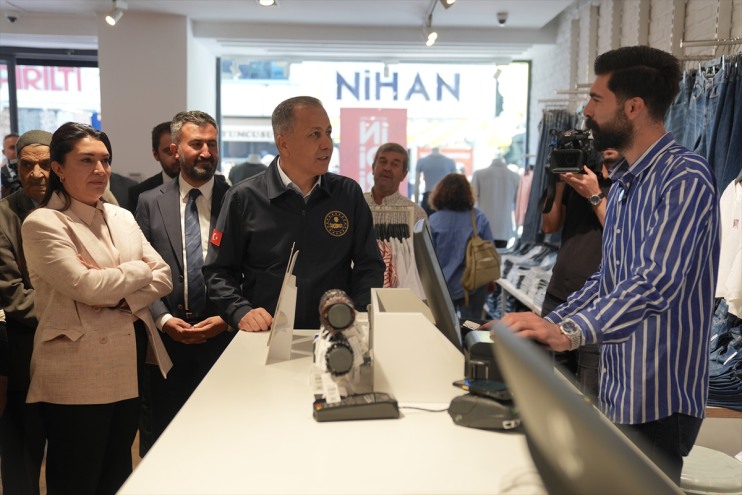 çay sohbet İçişleri Bakanı içip Yerlikaya, vatandaşlarla Ağrı