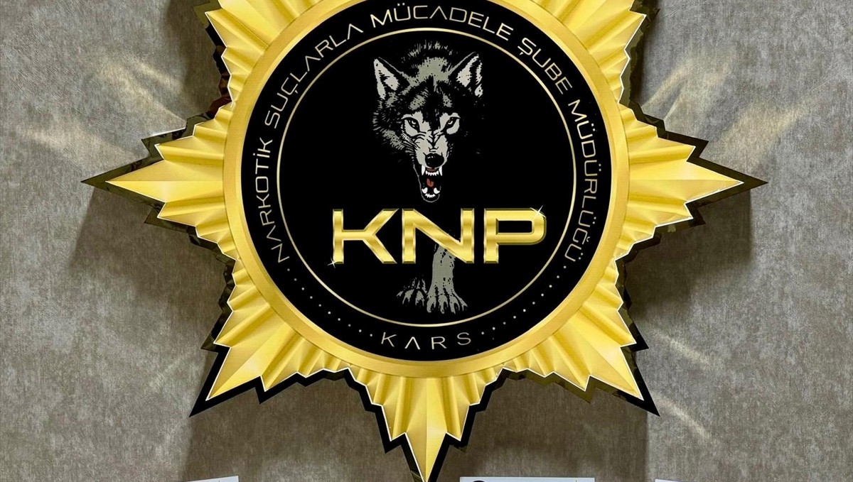 Kars'ta sokak satıcılarına yönelik uyuşturucu operasyonunda 3 zanlı tutuklandı