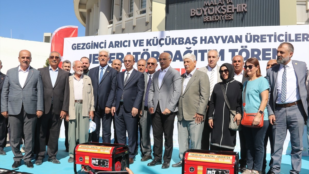 Malatya'da küçükbaş hayvan ve arı yetiştiricilerine jeneratör ve sıvat desteği verildi