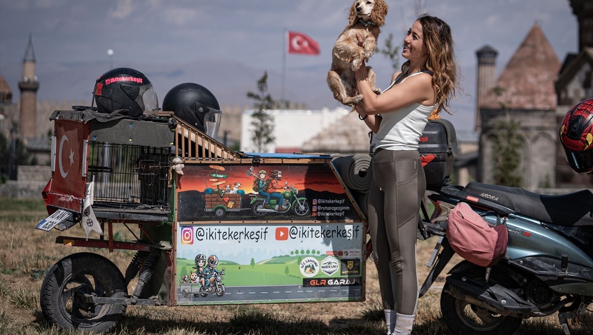 Motosiklet üzerinde 17 aydır köpekleriyle Türkiye'yi turluyorlar