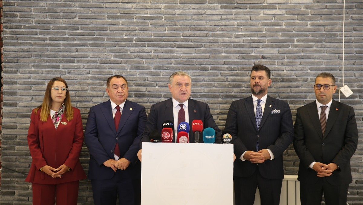 Gençlik ve Spor Bakanı Bak, Muş'ta "Türkiye Yüzyılı Buluşmaları" programında konuştu: