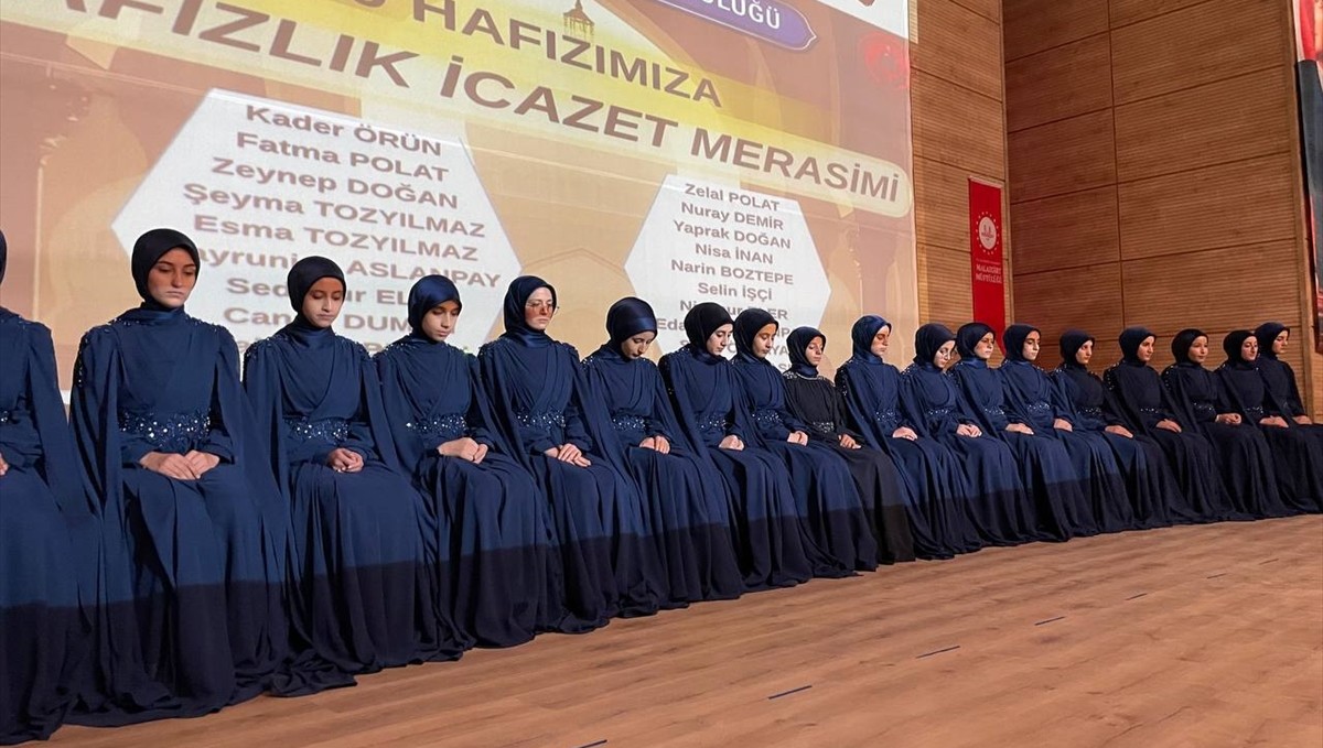 Muş'ta 19 hafız için icazet töreni düzenlendi