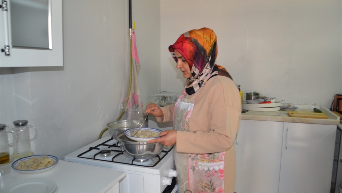 Muş'ta aşçılık kursunda eğitim alan kadın, iş yeri açtı