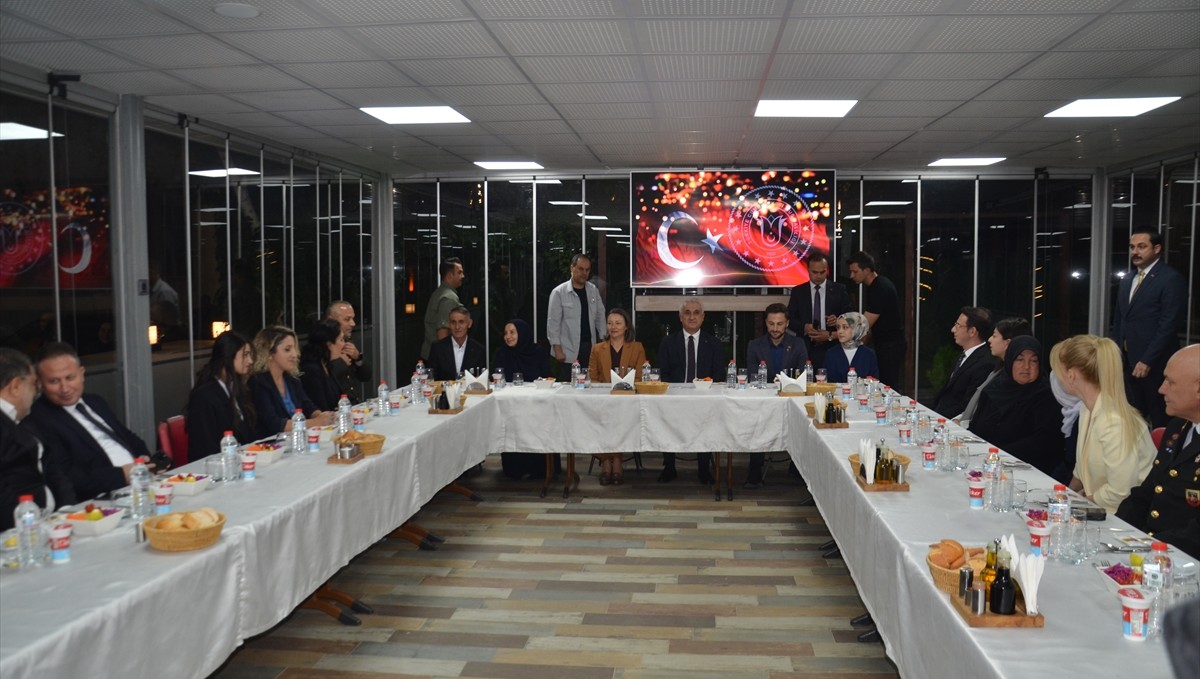 Muş Valisi Çakır, gazilerle bir araya geldi