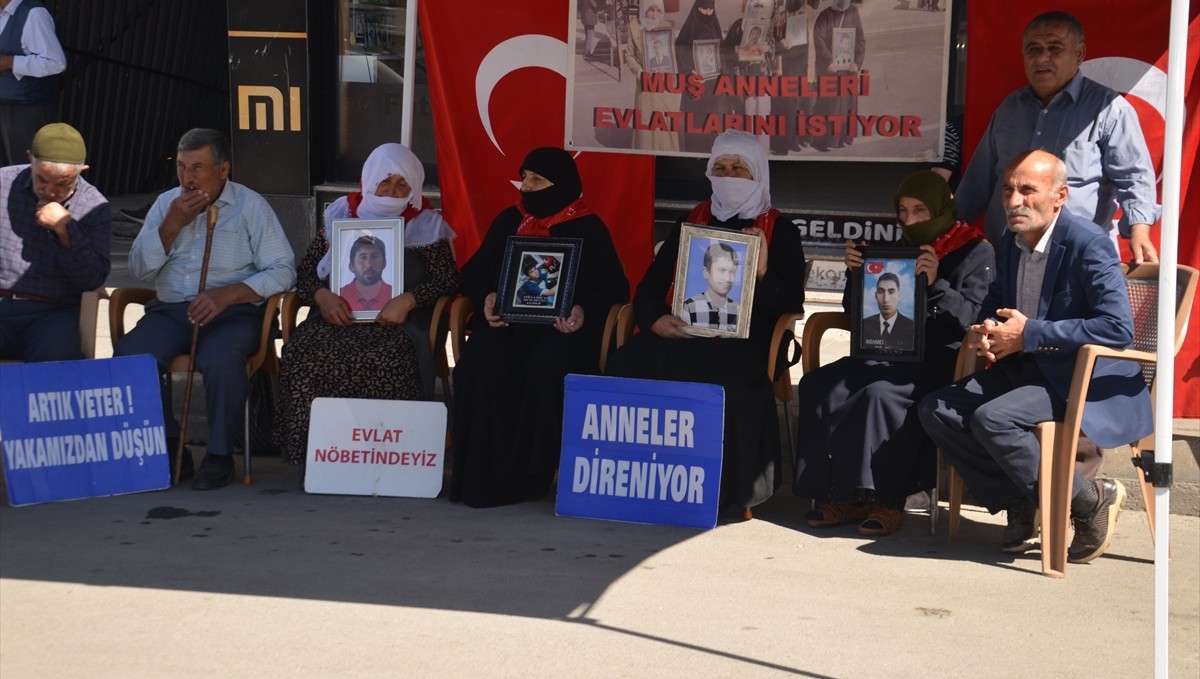 Muşlu aileler DEM Parti önündeki eylemlerini sürdürdü