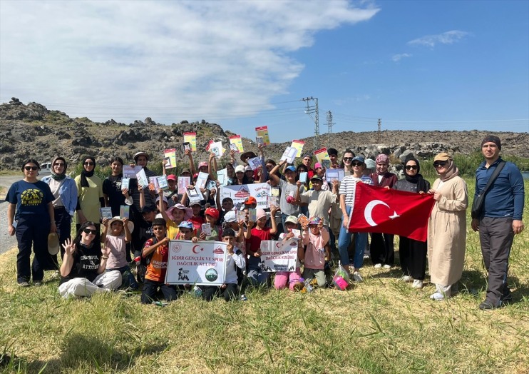 Ağrı Dağı ve Öğretmen temizliği öğrenciler çevre yaptı eteklerinde 2