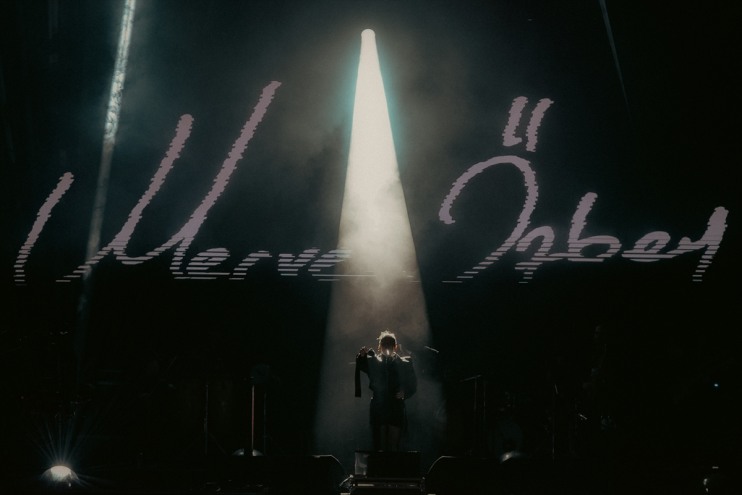 Şarkıcı Merve Özbey Bitlis'te konser verdi