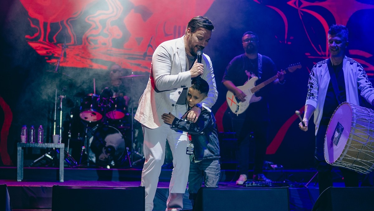 Şarkıcı Sinan Akçıl, Bitlis'te sahne aldı