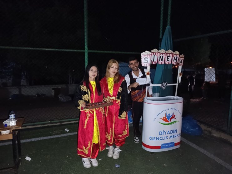 Tendürek Dağı eteklerinde sinema keyfi2