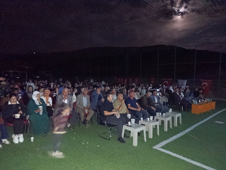 Tendürek Dağı eteklerinde sinema keyfi6