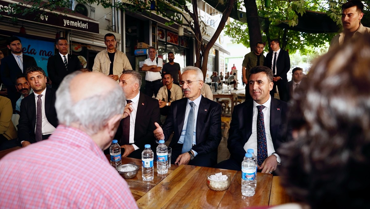 Ulaştırma ve Altyapı Bakanı Uraloğlu, Tunceli esnafını ziyaret etti