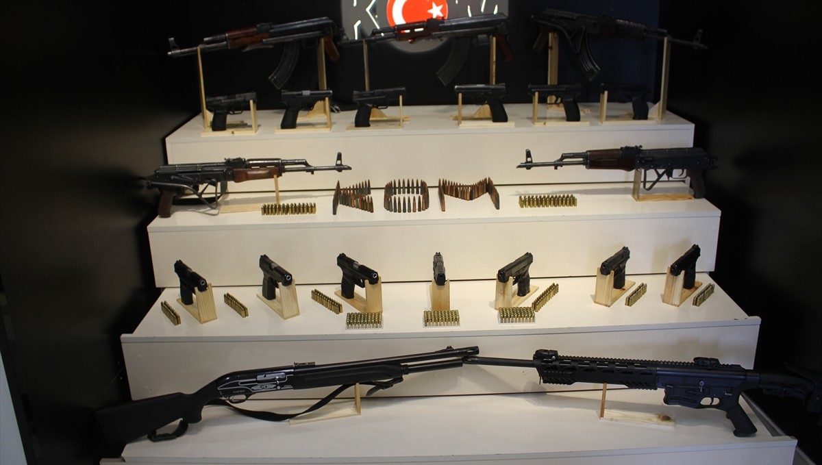 Van'da bir yılda 185 ruhsatsız silah ele geçirildi