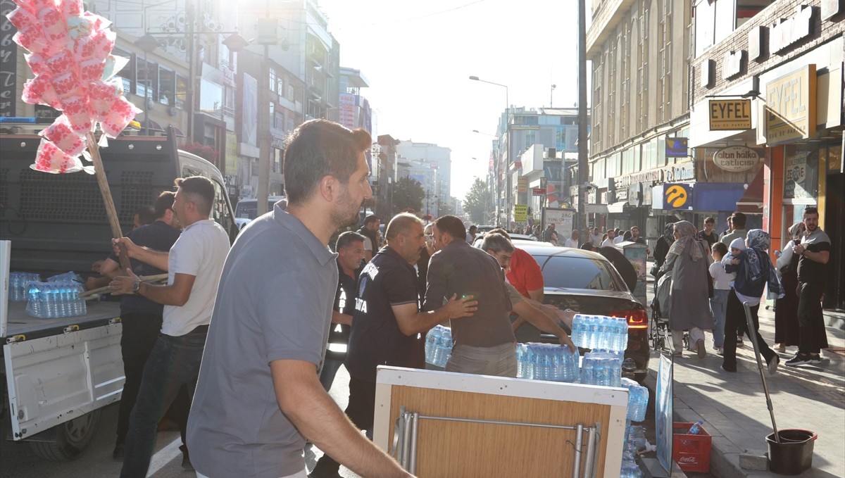 Van'da zabıta ekiplerinden kaldırım işgali denetimi