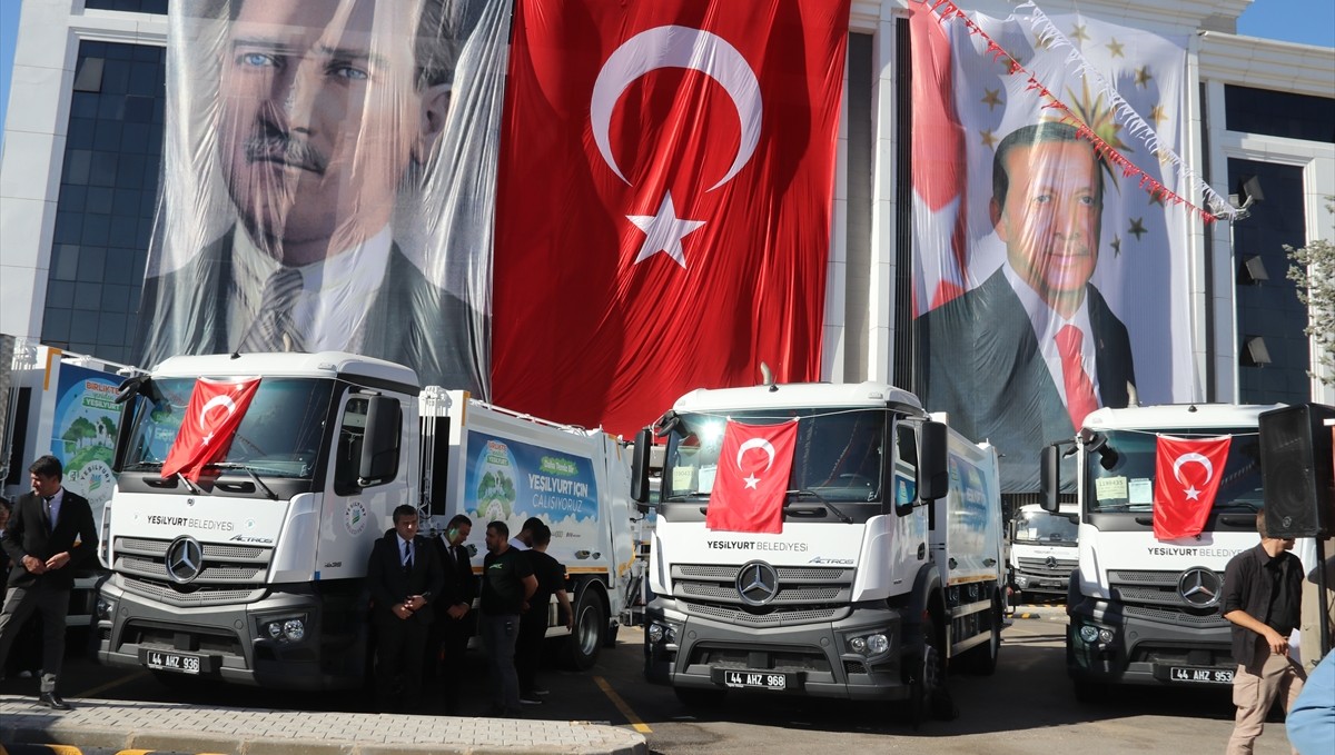 Yeşilyurt Belediyesi 200 milyon liralık 21 temizlik aracını hizmete aldı