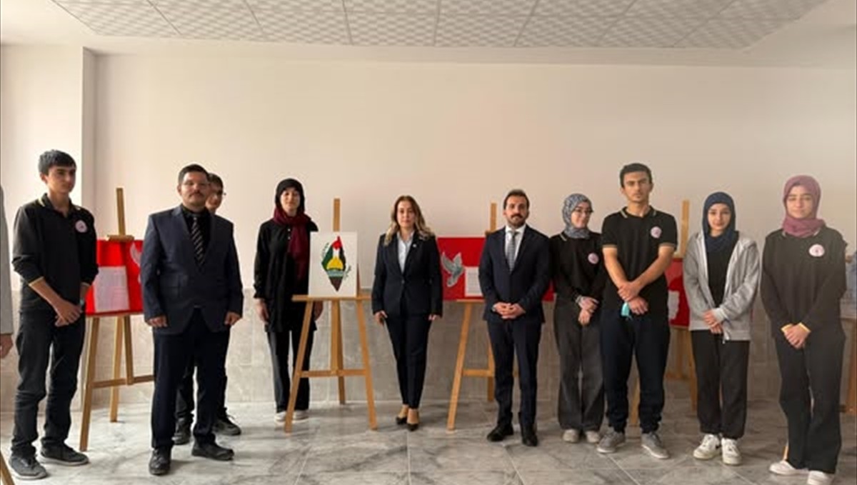 Ağın Kaymakamı Yılmaz, Filistin temalı sergiyi gezdi