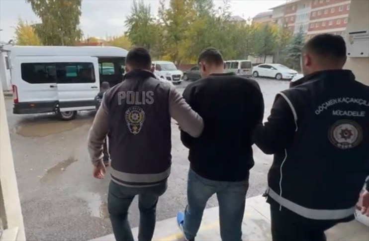 Ağrı'da göçmen kaçakçılığı iddiasıyla 3 şüpheli tutuklandı