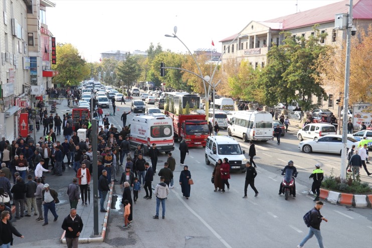 Ağrı'da iki grup arasında çıkan silahlı ve bıçaklı kavgada biri ağır 4 kişi yaralandı