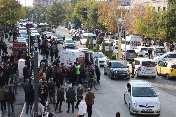 çıkan ağır bıçaklı yaralandı iki silahlı Ağrı