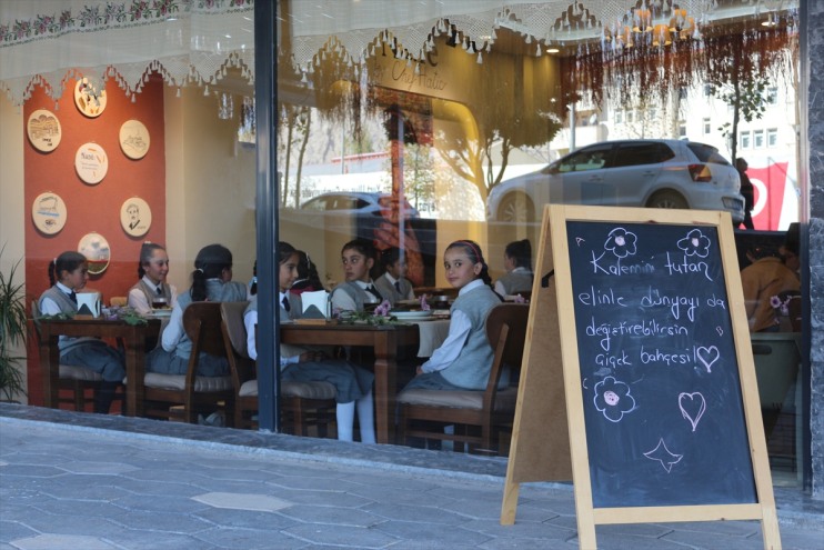 çocuklarını köydeki Ağrı