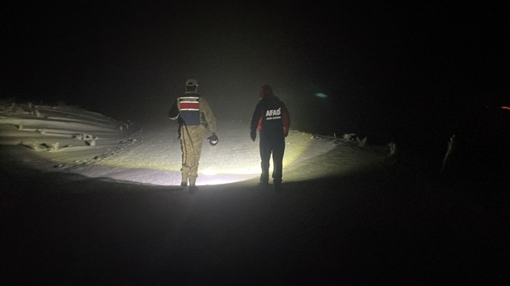 kişi mahsur 2 kurtarıldı kalan karda Ağrı