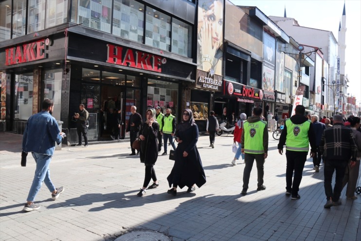 yapıyor polis vatandaşların denetim güvenliği caddelerde için Ağrı
