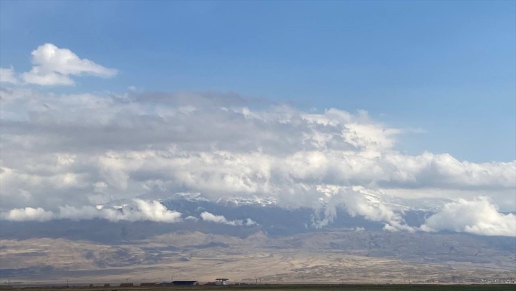 Ağrı kaplandı Dağı karla 3