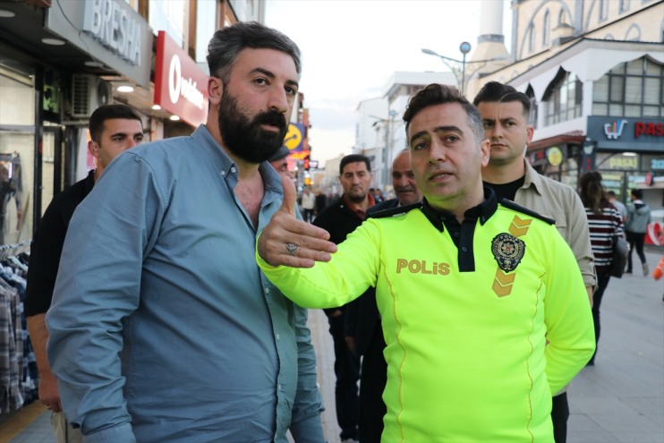 Müdürü trafik çözmek sahada Önder, sorununu yaptı için Emniyet Ağrı inceleme 2