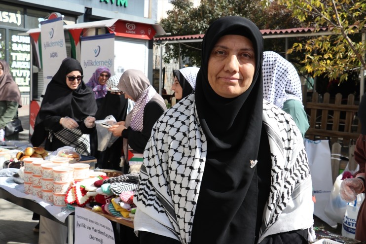Ağrılı kadınlar için kermes Gazze düzenledi 2