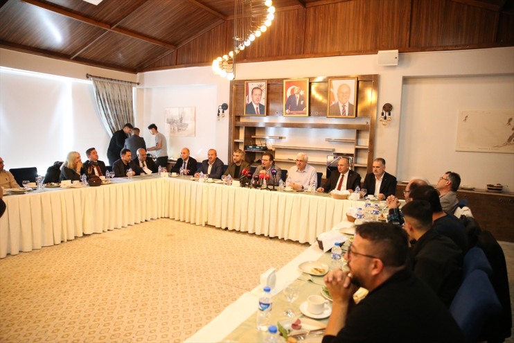 Başkanlığınca Parti İl toplantısı düzenlendi ilgili yatırımlarla AK basın kentteki 4