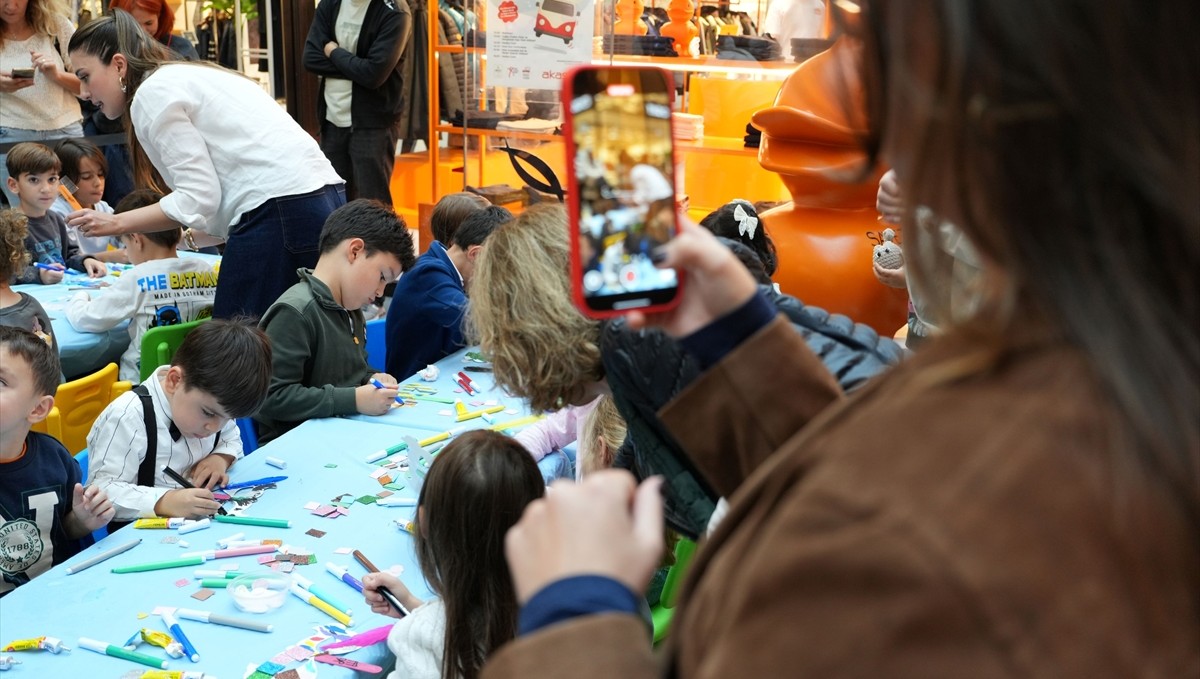 Akiş GYO, Kırmızı Çocuklar Derneği ile Kırmızı Karavan projesini başlattı