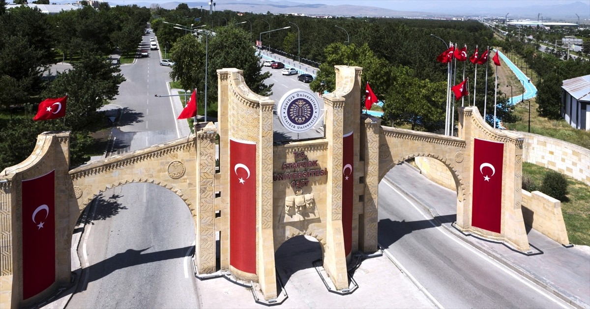 Atatürk Üniversitesi'nde "sınavsız ikinci üniversite" kayıtları sürüyor
