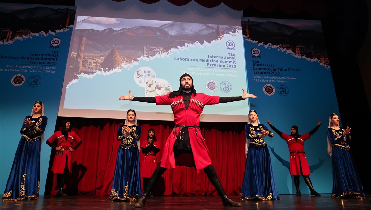 Atatürk Üniversitesi'nde "Uluslararası Laboratuvar Tıbbı Zirvesi" başladı