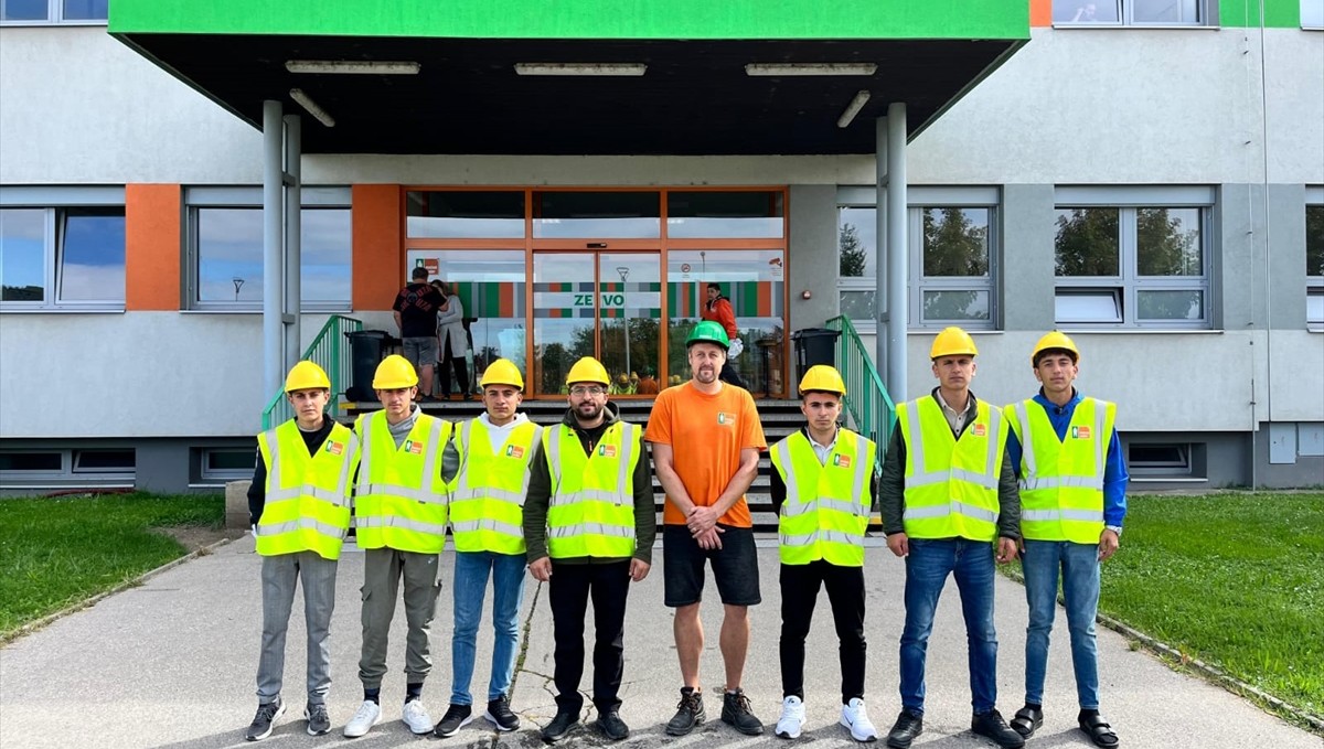 Avrupa'da stajlarını tamamlayan öğrenciler Kars'a döndü