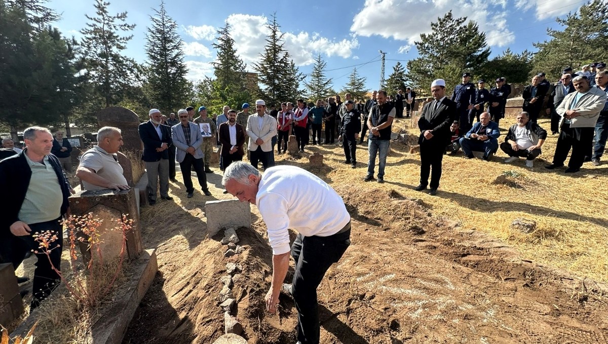 Aydın'da vefat eden Kore Gazisi Azap Bitlis'te son yolculuğuna uğurlandı