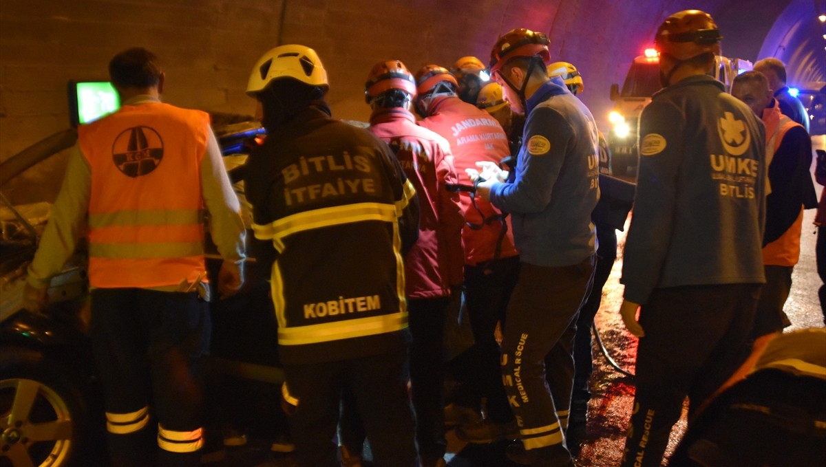 Bitlis'te tünelde trafik kazası tatbikatı düzenlendi